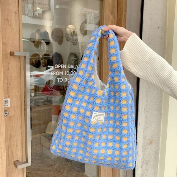Duża damska torba shopper w kratę z miękkiej tkaniny teddy